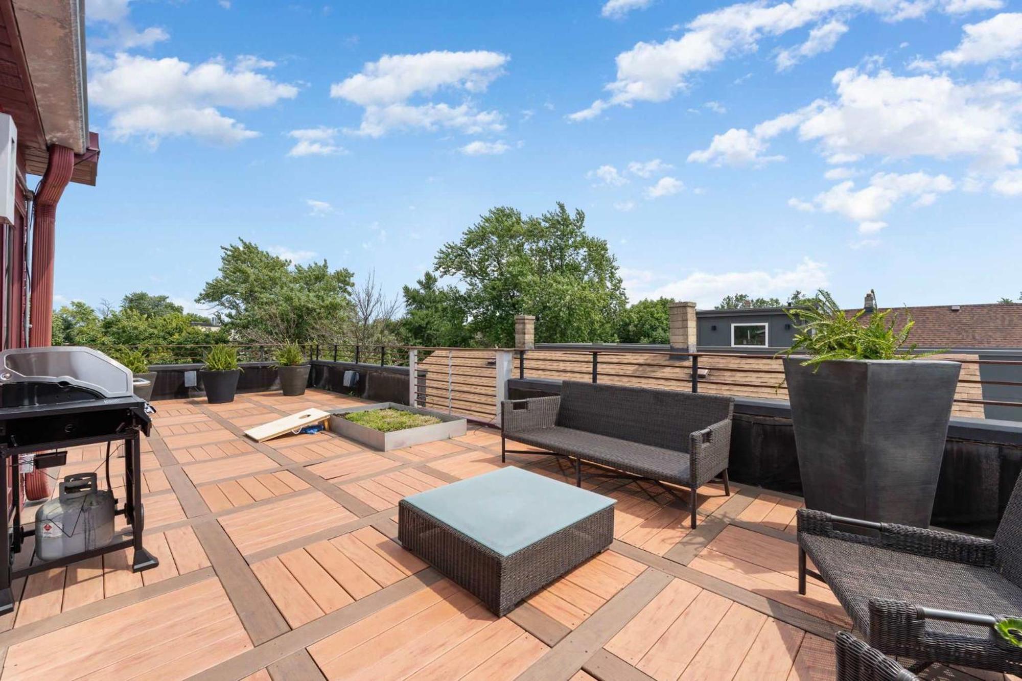5br 5ba Architectural Estate-theatre Gym Rooftop Holiday home