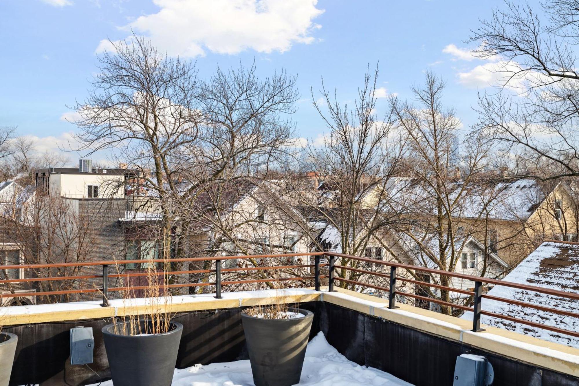 Holiday home 5br 5ba Architectural Estate-theatre Gym Rooftop Chicago