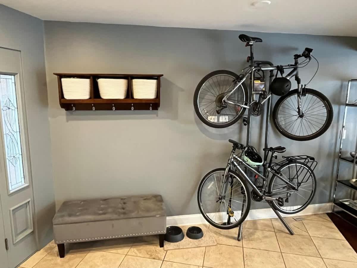3-story Townhome Free Parking Private Patio Washer-dryer *