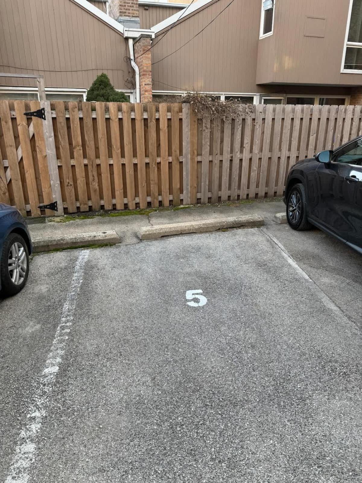 Holiday home 3-story Townhome Free Parking Private Patio Washer-dryer Chicago