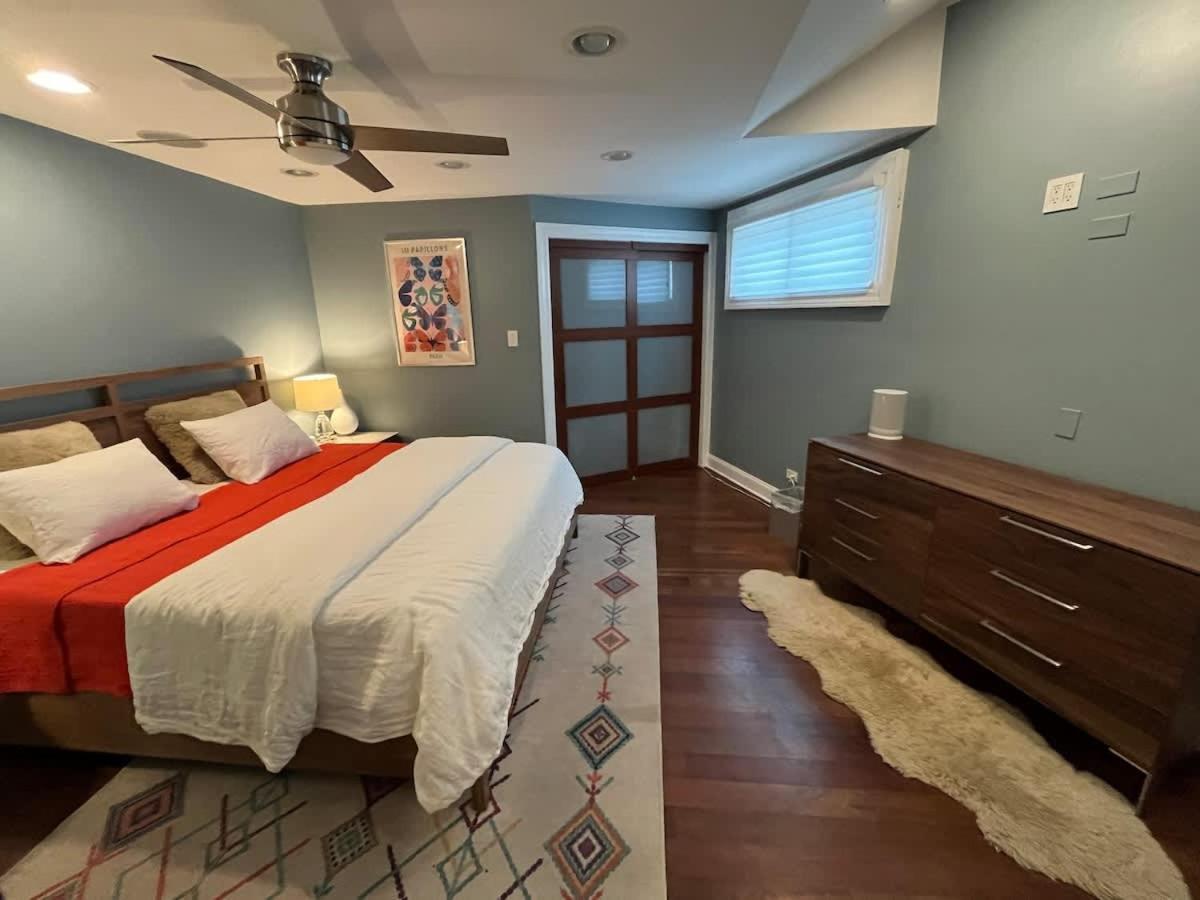 3-story Townhome Free Parking Private Patio Washer-dryer *
