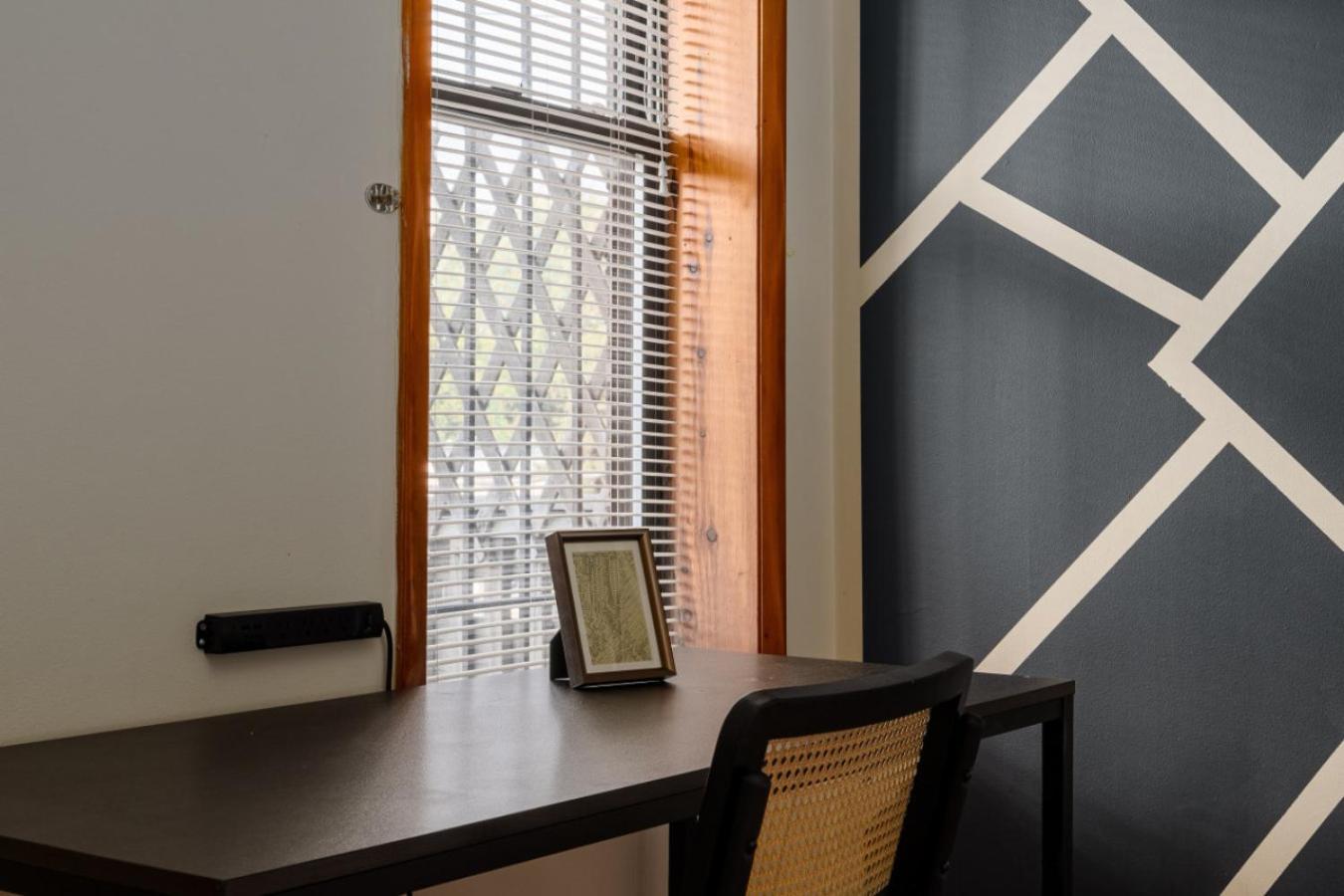 Apartment Flexhome Ukrainian Village 2br D2 *