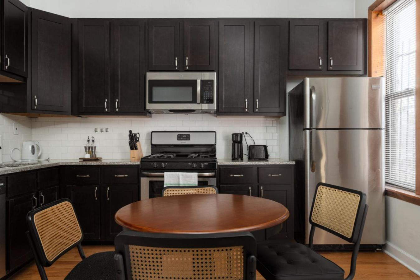 Flexhome Ukrainian Village 2br D2 Apartment
