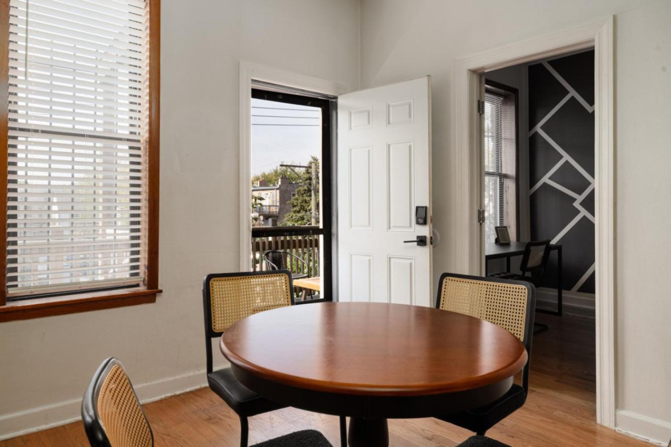 Flexhome Ukrainian Village 2br D2 Apartment Chicago