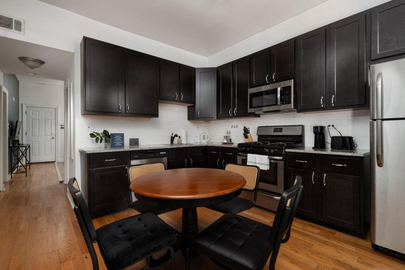 Flexhome Ukrainian Village 2br D2 *