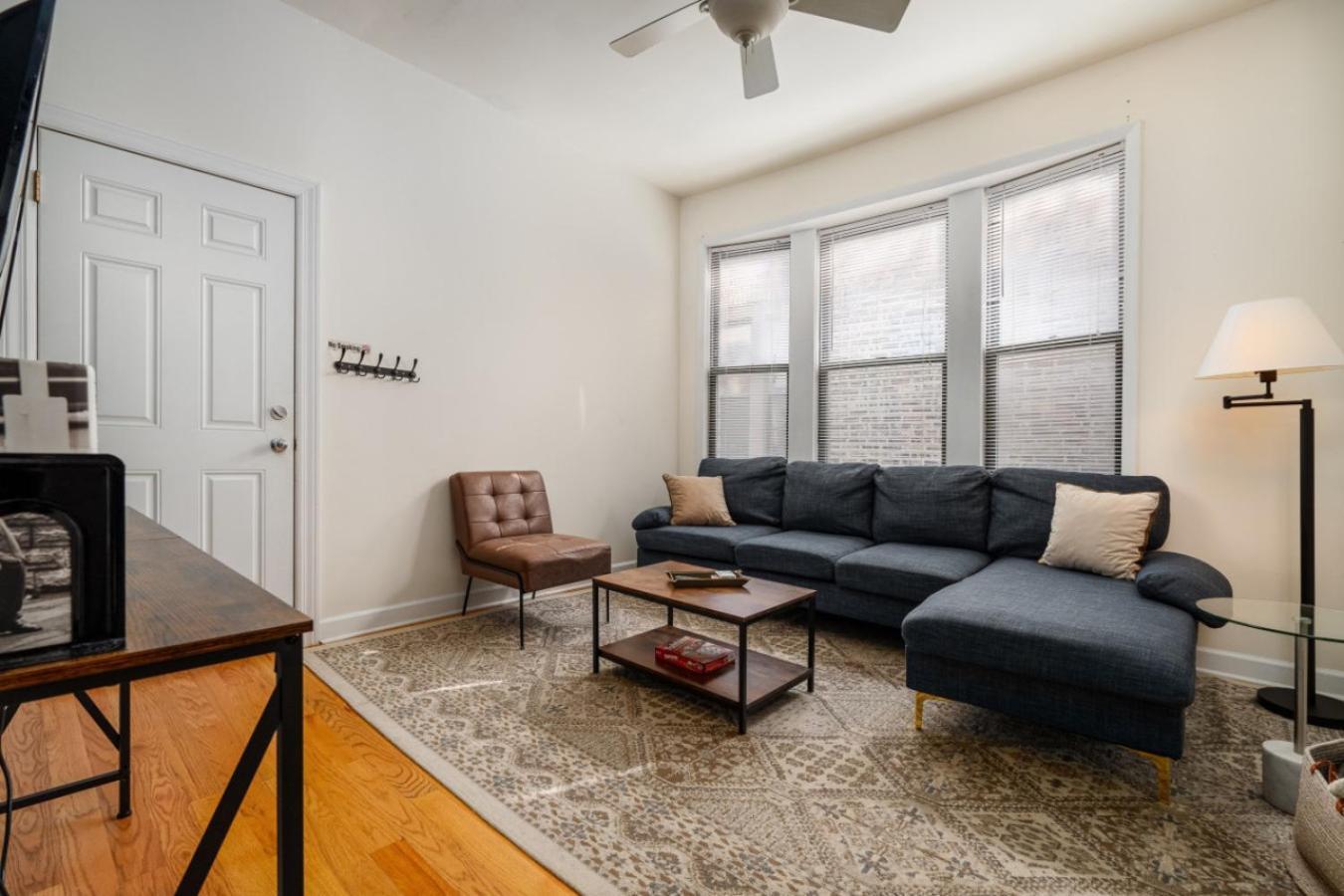 Apartment Flexhome Ukrainian Village 2br D2 *