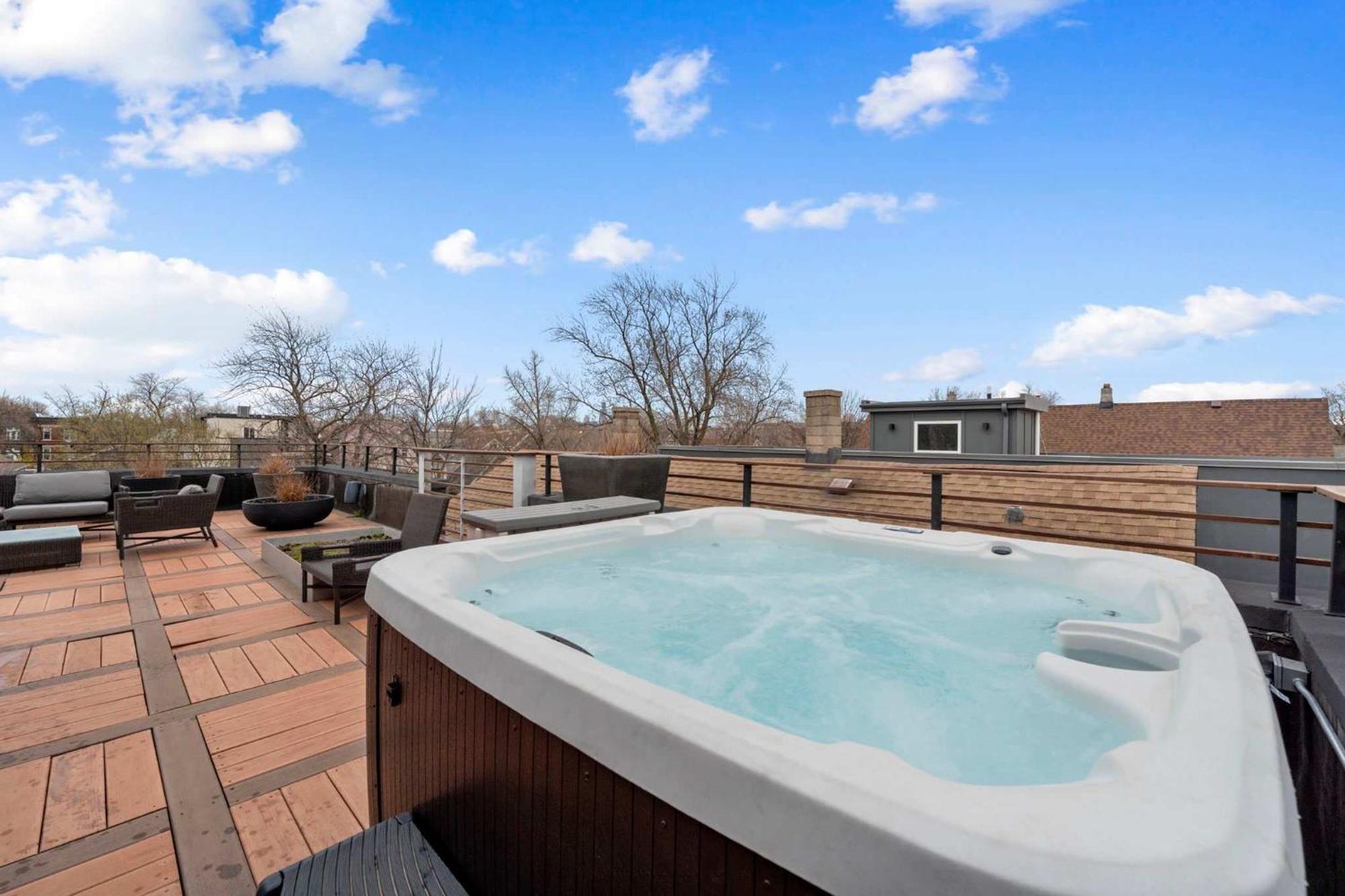 5br 5ba Architectural Estate-theatre Gym Rooftop Holiday home Chicago
