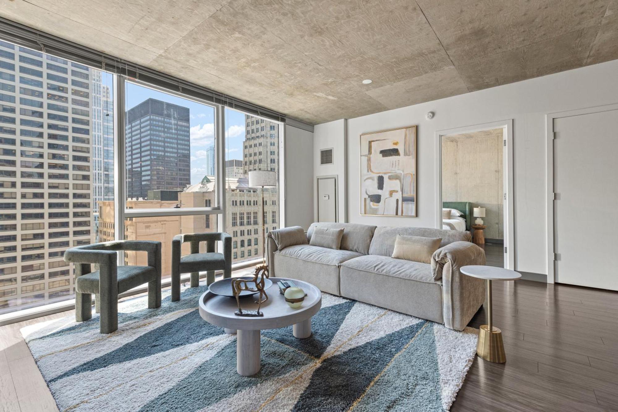 Apartment Linea Luxury Living With Indoor Pool And Rooftop Views In The Loop