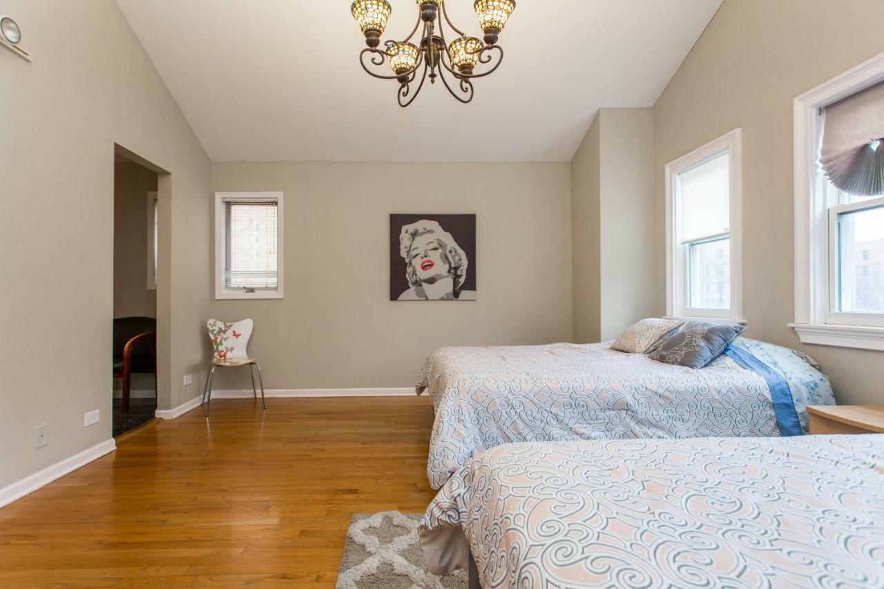 Holiday home 4 Bedroom In Location Parking Fireplace Back Yard Pets Welcome Chicago