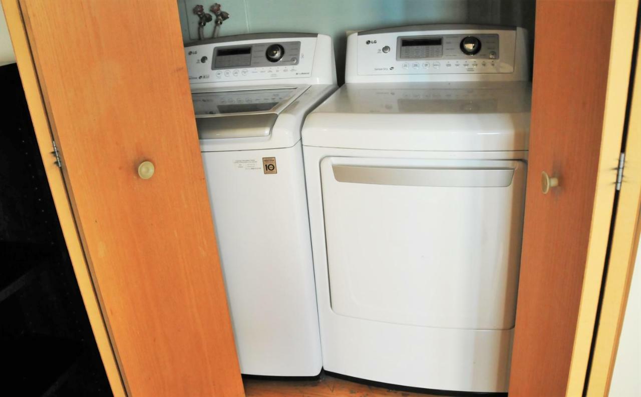 Holiday home 4 Bedroom In Location Parking Fireplace Back Yard Pets Welcome Chicago