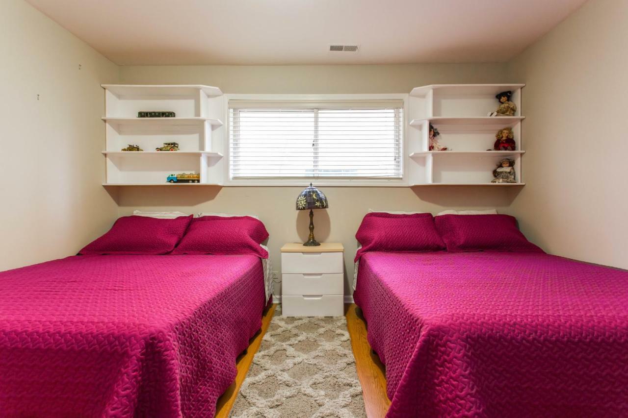 4 Bedroom In Location Parking Fireplace Back Yard Pets Welcome Holiday home