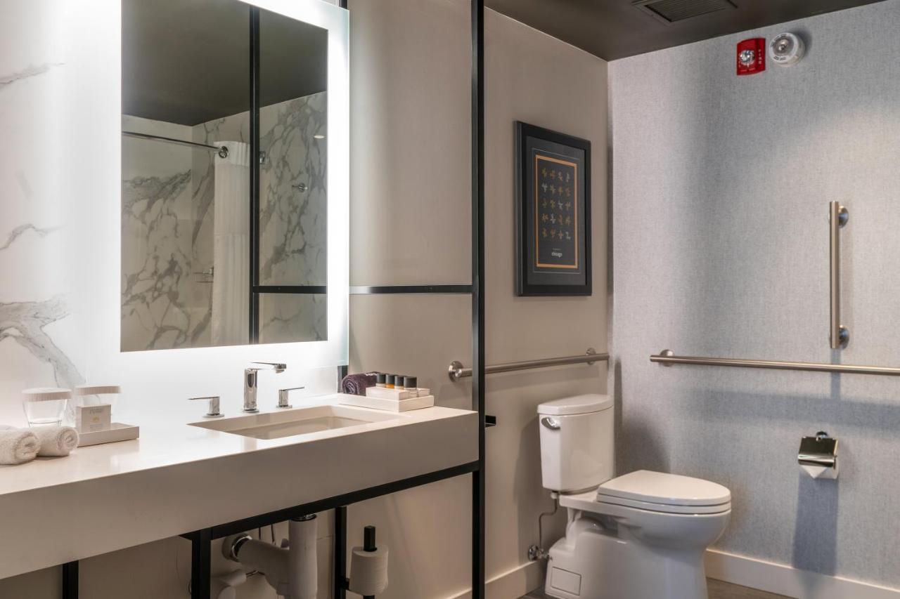 Resort The & Athletic Club At Midtown Chicago