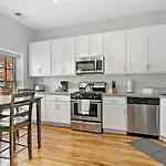 2Br Minimalist Apt In Logan Sq Near Train & Stores - Milwaukee 2