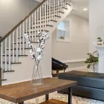 Luxe 6Br House Trendy Logan Square Garage Access