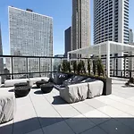 21 East - Chic Dt Apts With Rooftop By Zencity