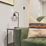 Stylish & Blissful 2Br Apartment In Chicago - Barry 837-Gb