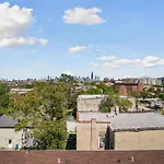 Stunning 2Br/2Ba Condo W/ Balcony By United Center