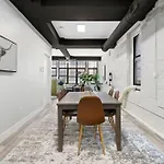 Prime & Convenient 2Br Apt In River North - Hubbard 2