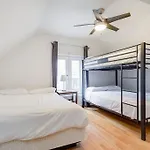 Lincoln Park Living - 3 Queen Beds - Sleeps 6