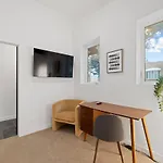 Chic 4-Bedroom Haven: Designer\'S Dream Home