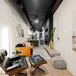 Chic 4-Bedroom Haven: Designer\'S Dream Home
