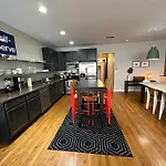 Trendy Wicker Park Loft With Parking