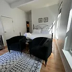 River North Hideaway With Amazing Views And Parking