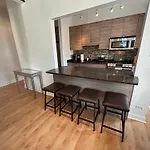River North Hideaway With Amazing Views And Parking