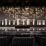 Londonhouse Chicago, Curio Collection By Hilton