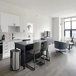 Landing At Logan Apartments - Studio In Logan Square