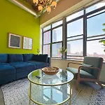 Mccormick Place Modern 2Br-2Ba Loft With Optional Parking For 8 Guests