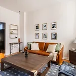 Cozy 2 Bedroom 1 Ba Flat Just 10 Mins From Downtown