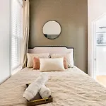 Cozy 2 Bedroom 1 Ba Flat Just 10 Mins From Downtown