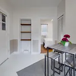Lovely 2 Bedroom Apartment With Direct Porch Access