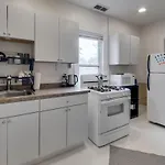 Lovely 2 Bedroom Apartment With Direct Porch Access