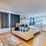 Luxury Studio King Bed Chicago Remodeled
