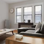 Comfy & Central 1Br Steps From Loyola & Dining