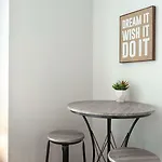 Airy Studio In South Loop By Sonder