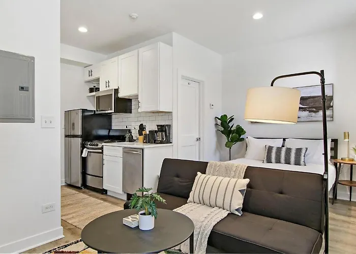 Cozy Studio Apt With In-Unit Laundry And Wi-Fi! - Montrose 111