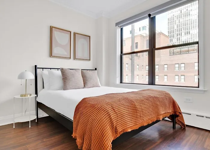 Gold Coast Studio W Gym Roof Nr Mag Mile Chi-618