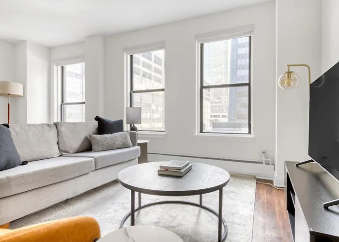 Gold Coast 1Br W Gym Roof Nr Mag Mile Chi-622