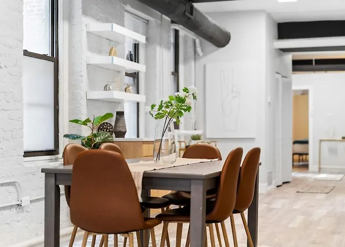 Prime & Convenient 2Br Apt In River North - Hubbard 2