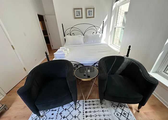 River North Hideaway With Amazing Views And Parking