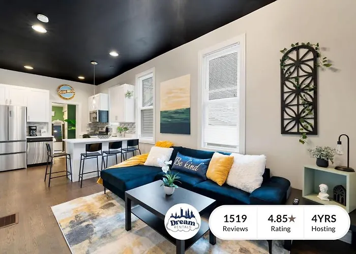 Stylish 2 Bdr Coach House Steps From The Lake