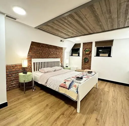 Unique Charm Studio Lincoln Park