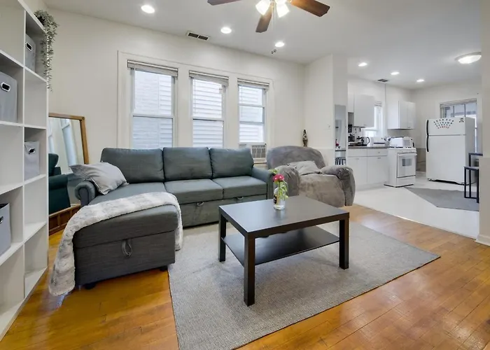 Lovely 2 Bedroom Apartment With Direct Porch Access