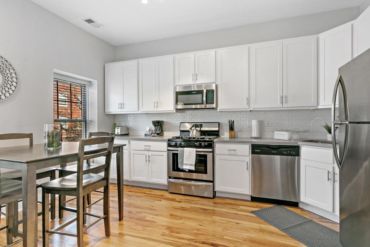 2br Minimalist In Logan Sq Near Train & Stores - Milwaukee 2 Apartment Chicago