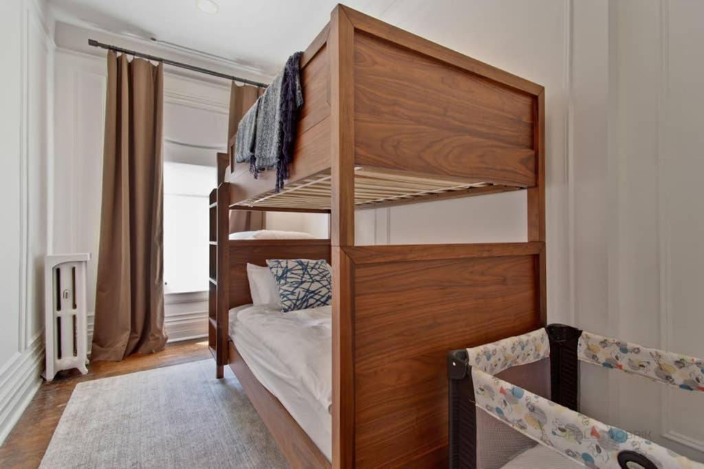 Historic Luxury Townhouse In Downtown Holiday home *