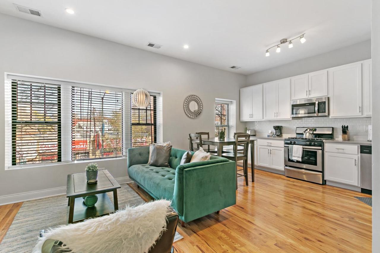2br Minimalist In Logan Sq Near Train & Stores - Milwaukee 2 Apartment