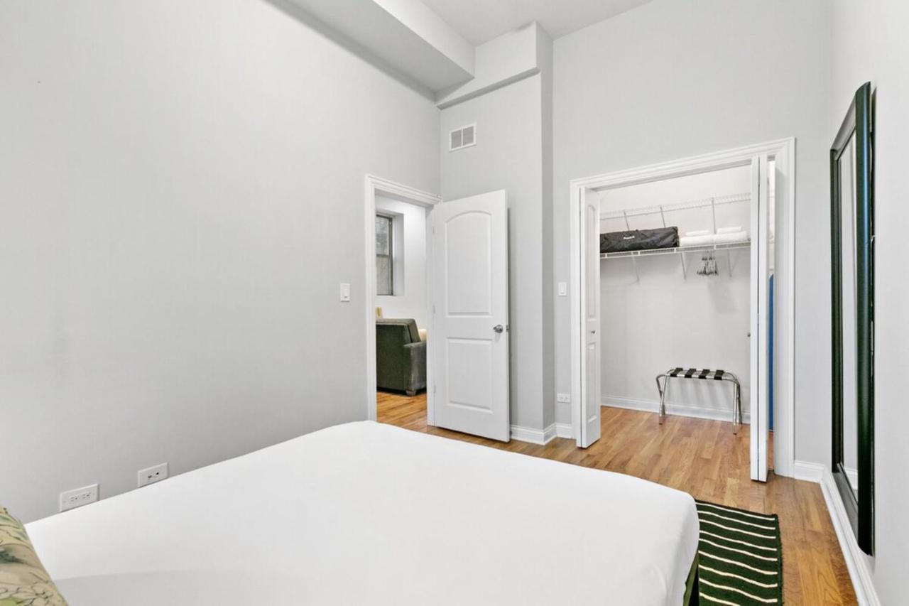 2br Minimalist In Logan Sq Near Train & Stores - Milwaukee 2 *
